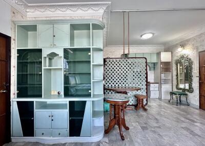 living room with built-in shelves and decorative features