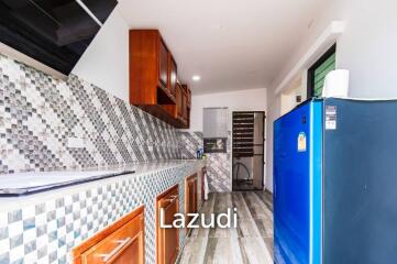 LA VALLE TOWN 3 : 3 bed two storey built-in kitchen