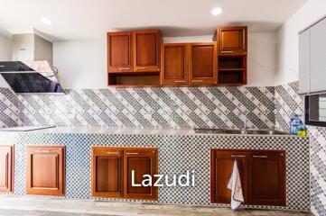 LA VALLE TOWN 3 : 3 bed two storey built-in kitchen