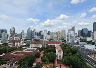 Large 3-Bedroom Condo Asoke Nice View