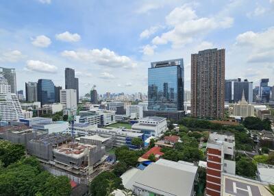 Large 3-Bedroom Condo Asoke Nice View