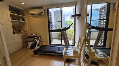 Luxury Spacious Condo Sukhumvit 21 Sale