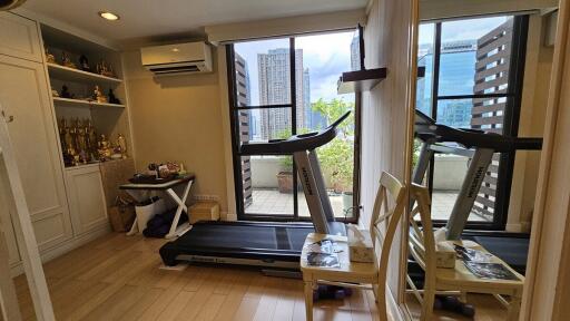 Luxury Spacious Condo Sukhumvit 21 Asoke