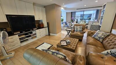 Luxury Spacious Condo Sukhumvit 21 Asoke