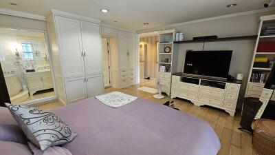 Luxury Spacious Condo Sukhumvit 21 Sale