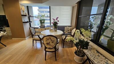 Luxury Spacious Condo Sukhumvit 21 Sale