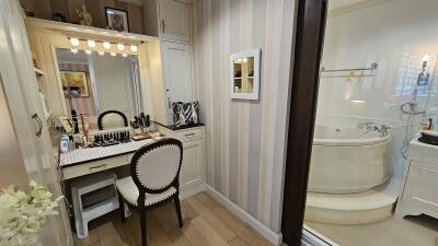 Luxury Spacious Condo Sukhumvit 21 Sale