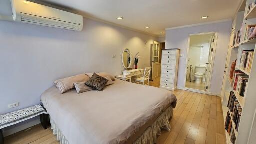 Luxury Spacious Condo Sukhumvit 21 Sale