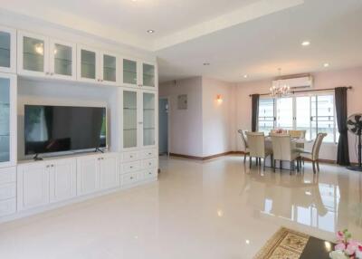 Thanaporn Park Home San Sai : 4 Bedroom House