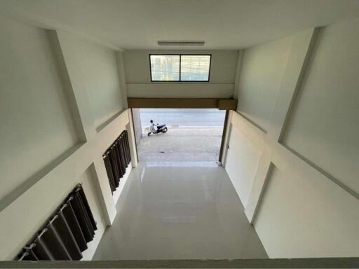 Unfurnished Home/Shop : Suthep