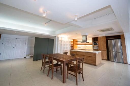 Luxury 290 Sqm Apartment : Embassy House Condominium