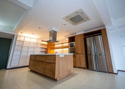 Luxury 290 Sqm Apartment : Embassy House Condominium