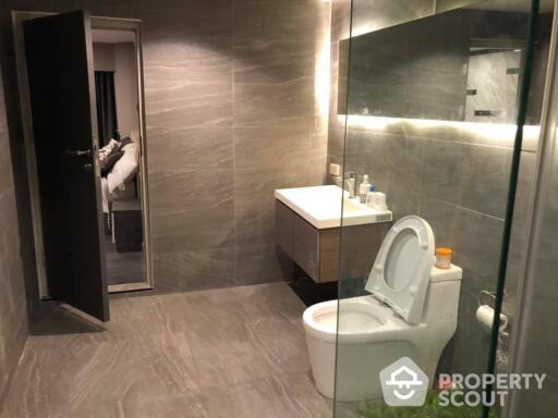 1-BR Condo at Nusa State Tower Condominium near BTS Saphan Taksin