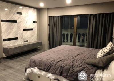 1-BR Condo at Nusa State Tower Condominium near BTS Saphan Taksin