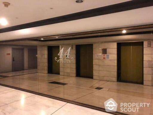 1-BR Condo at Nusa State Tower Condominium near BTS Saphan Taksin