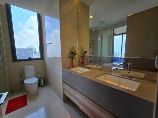 The Esse Asoke 2 bedroom condo for rent