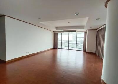 Baan Yen Akard 3 bedroom unfurnished condo for rent