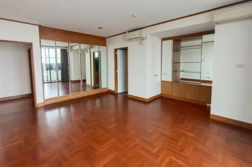 Baan Yen Akard 3 bedroom unfurnished condo for rent