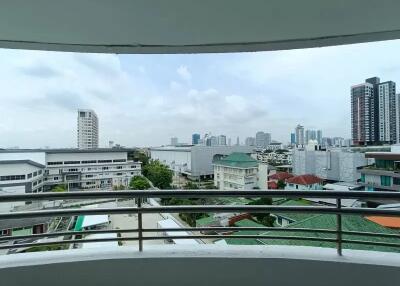 Baan Yen Akard 3 bedroom unfurnished condo for rent