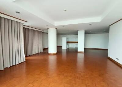 Baan Yen Akard 3 bedroom unfurnished condo for rent