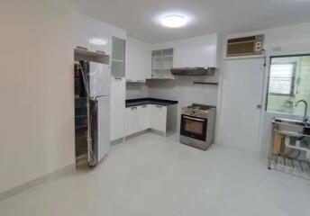 Baan Yen Akard 3 bedroom unfurnished condo for rent