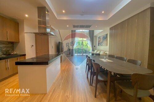 Modern 2 Bed Condo for Rent near BTS Phrompong on Phetchaburi Road