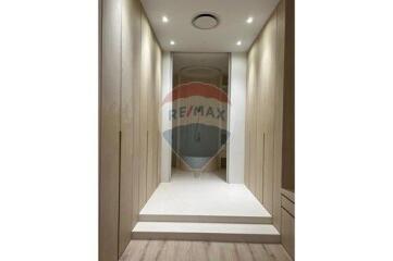 Luxurious Furnished Penthouse Condo at The Diplomat39 with 225mb Internet