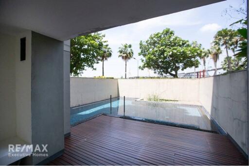 Luxurious 542m² Condo in Central Bangkok - Prime Location, Modern Amenities, Spectacular Views