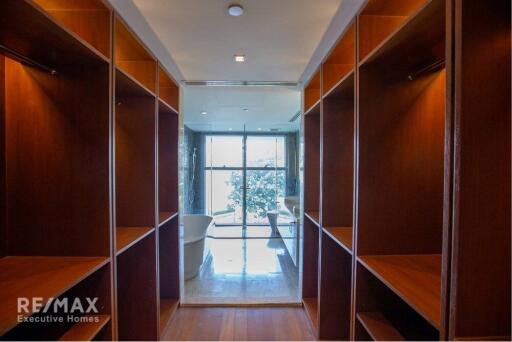 Luxurious 542m² Condo in Central Bangkok - Prime Location, Modern Amenities, Spectacular Views