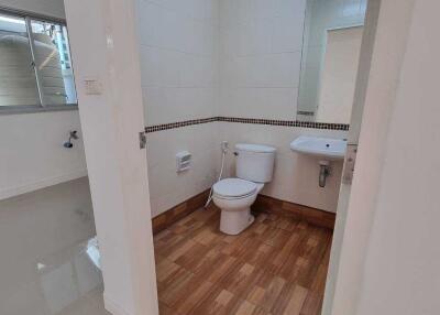 Bathroom with wooden floor tiles and sanitary fixtures