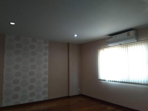 Bedroom with air conditioning and window blinds