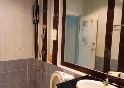 Modern bathroom with large mirror and shower