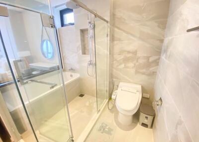 Modern bathroom with a glass-enclosed shower and a bathtub