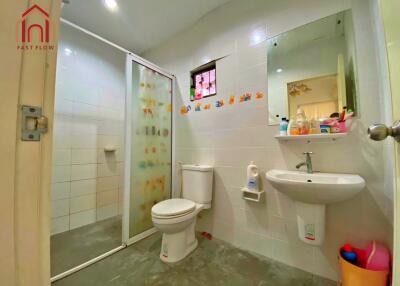 Modern bathroom with shower enclosure and vanity