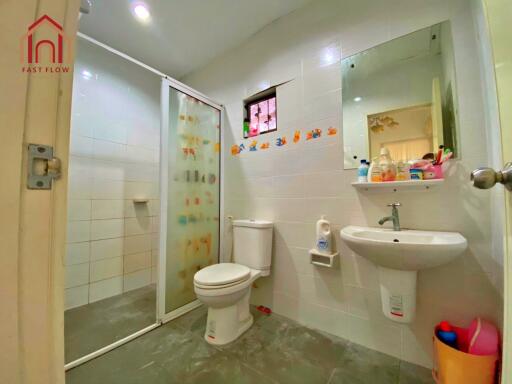 Modern bathroom with shower enclosure and vanity