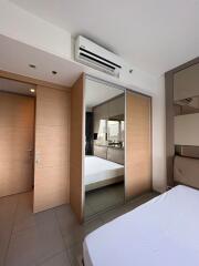 Modern bedroom with mirrored closet and air conditioning