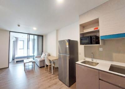 Modern open-plan living room with kitchen and dining area