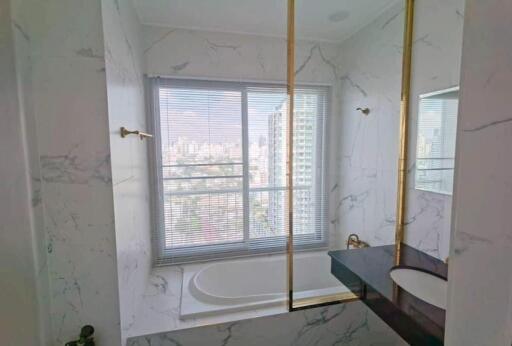 Modern bathroom with city view