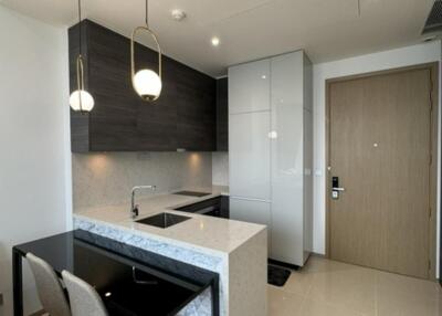 Modern kitchen with dining area