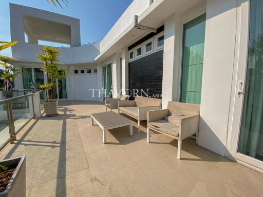 บ้าน ขาย 5 ห้องนอน 260 ตร.ม. ที่ดิน 736 m² ใน  Palm Oasis, Pattaya