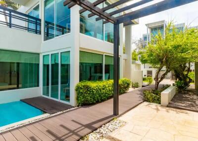 Absolute Oceanfront Villa Near Phuket International Airport