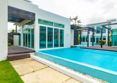 Absolute Oceanfront Villa Near Phuket International Airport