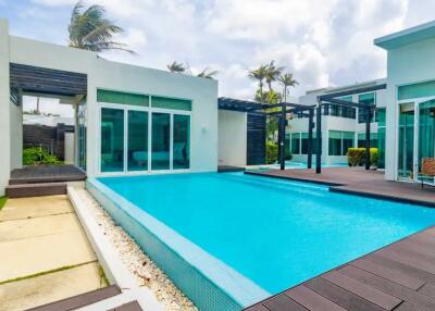 Absolute Oceanfront Villa Near Phuket International Airport