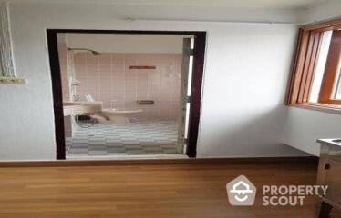 2-BR Condo near BTS Ari