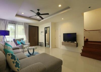 Nicely Furnished 3 Bedroom Townhouse In Laguna Park