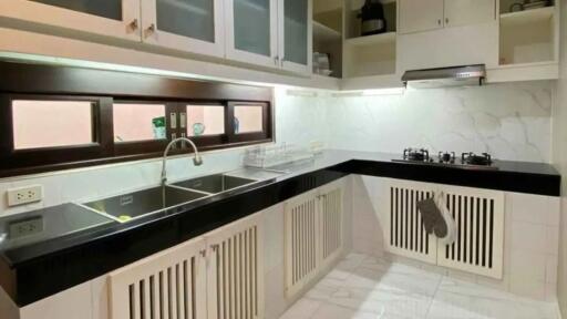 Beautifully Furnished Single House In Ao Yon