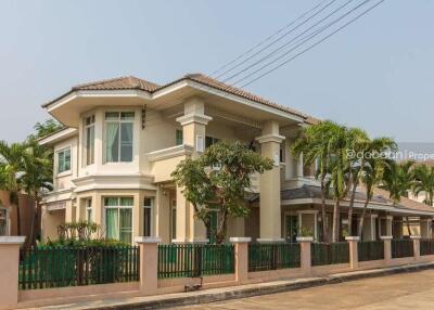 Two-story single house with 5 bedrooms and 6 bathrooms, located in the San Sai area, close to HomePro San Sai.