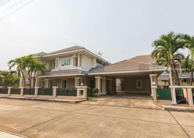 Two-story single house with 5 bedrooms and 6 bathrooms, located in the San Sai area, close to HomePro San Sai.