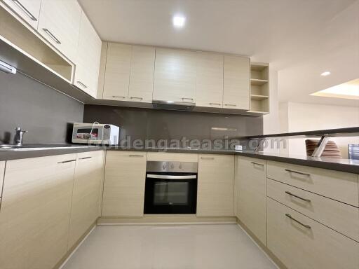 3 Bedrooms Modern Furnished Apartment - Sukhumvit, Asok BTS