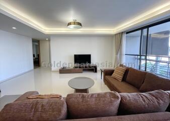 3 Bedrooms Modern Furnished Apartment - Sukhumvit, Asok BTS